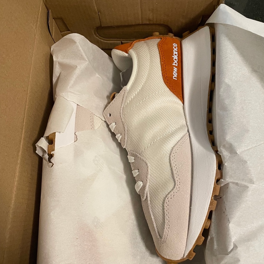 Womens Size 6: New Balance